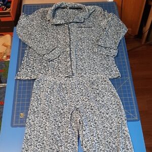 Secret Treasures Women's Pajama Set - Blue and White Floral - Size M